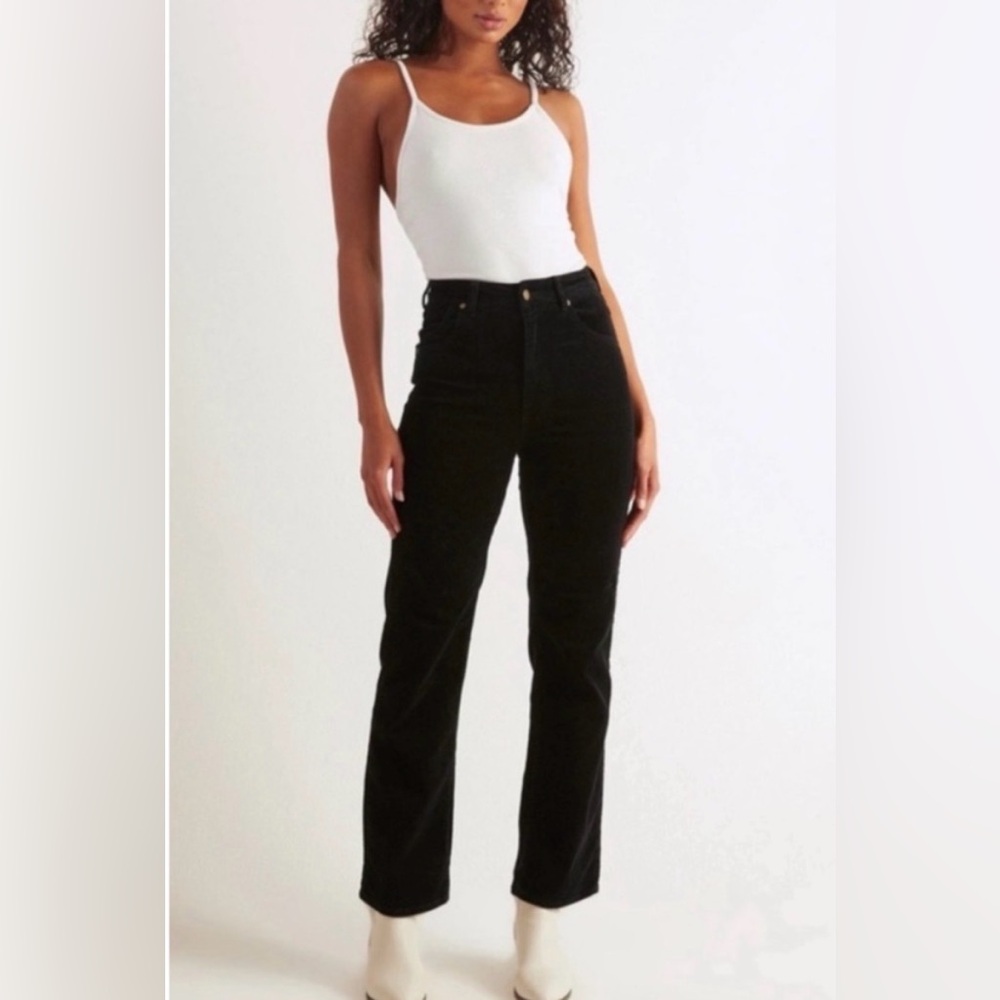 ROLLA'S High-Rise Straight Leg Jeans in Black Corduroy